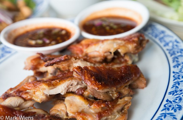 ไก่ย่างกลางบึง-gai-yang-klang-bueng