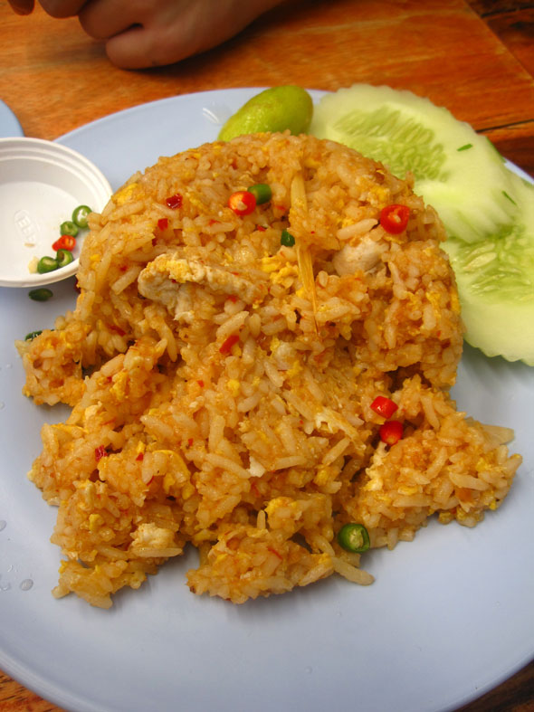 ข้าวผัดต้มยำไก่