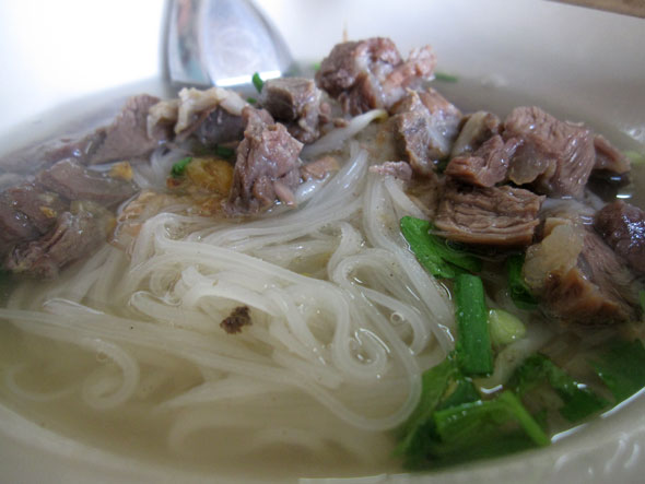 Kuay Teow Neua sen lek beef noodle soup