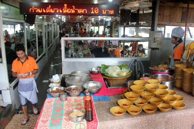 Boat Noodle Alley - Victory Monument