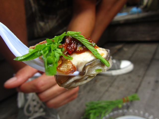 Thai style fresh oyster with toppings (hoy naang rom sot)