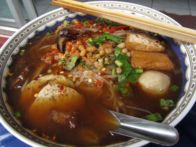 Day 2 Vegetarian Thai Food: Oatmeal, Veggie Noodles, Sticky Rice Durian, Mung Bean Noodle Salad, Papaya Salad