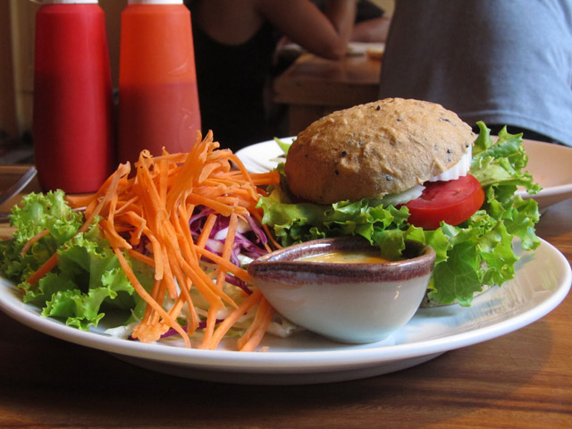 Day 6 Vegetarian Thai Food: Jay Food, Tempeh Burger, Hummus