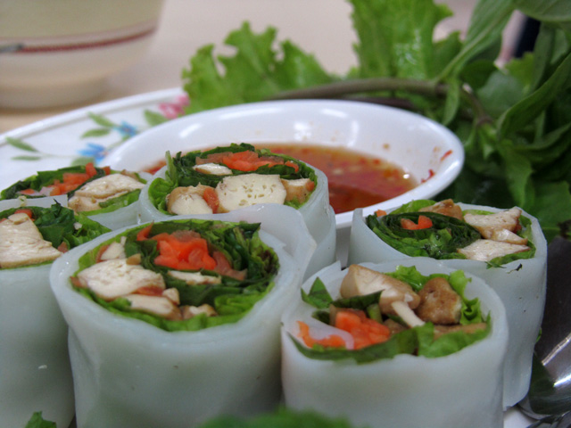 Day 14 Vegetarian Thai Food: Mixed Mushrooms, Vegetable Noodle Rolls, Sen Lek Tom Yum