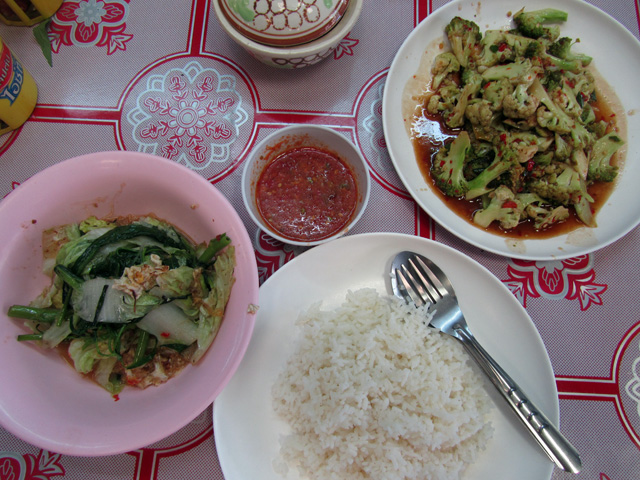 Day 18 Vegetarian Thai Food: Suki Haeng, Broccoli and Cauliflower