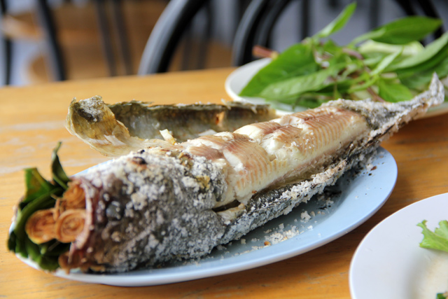 Tasty Isaan Food behind Century Movie Plaza, Victory Monument, Bangkok