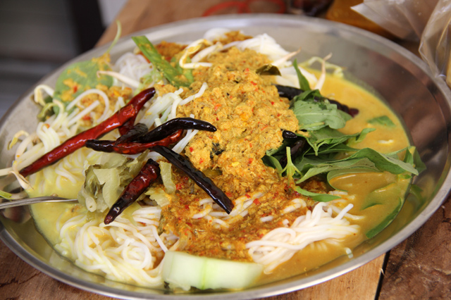 Khanom Jeen Nam Ya Kati: Thai Rice Noodles with Coconut Milk Curry