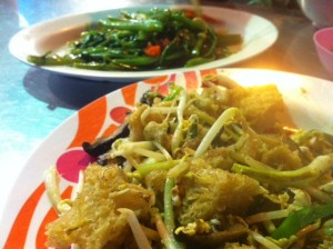 Pan Fried Dried Fish Maw (กระเพาะปลาผัดแห้ง) & Greasy Pan Fried Morning Glory (ผัดผักบุ้งไฟแดง)