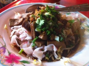 Hand Rolled Noodles in Tasty Sauce (ก๋วยเตี๋ยวหลอด)