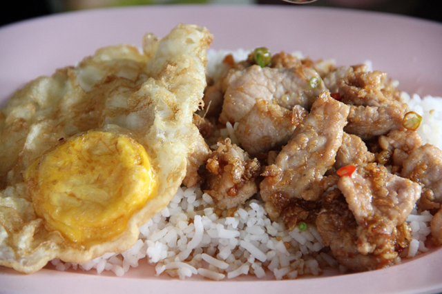Khao Moo Tod: Rice and Fried Pork
