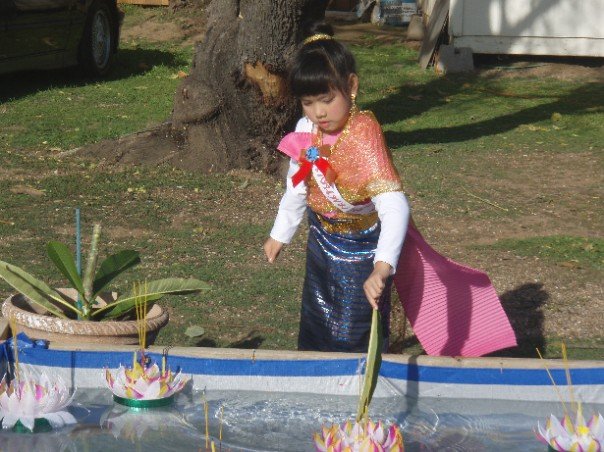 Cold Loy Kratong festival near a temple in California
