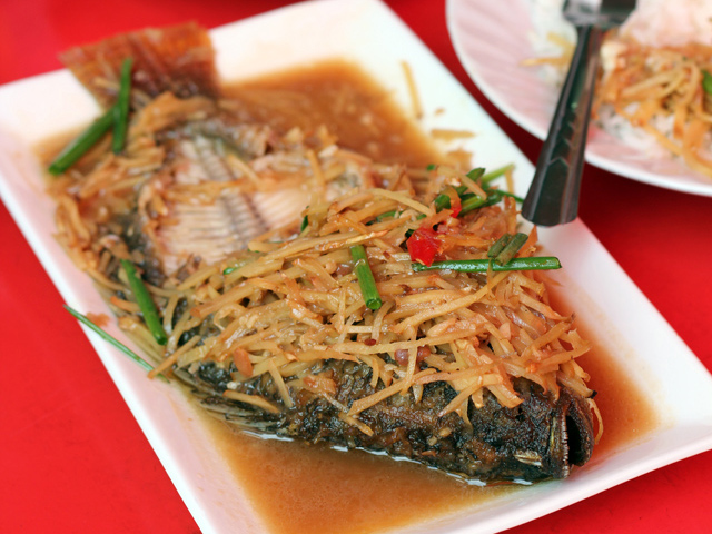 Ancient Street Dining, Fantastic Rice and Curry at Bangkok’s Nang Loeng Market