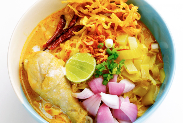 Krua Kon Dee’s Amazing “City-Style” Khao Soi Gai (ข้าวซอยไก่) in Bangkok