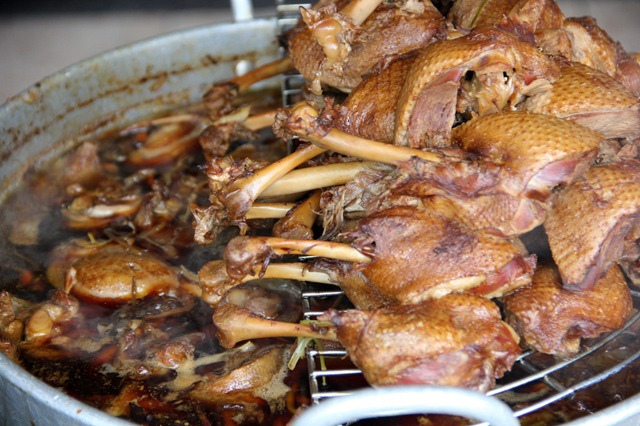 Food Photo: The Simmering Secret to Delicious Thai Duck