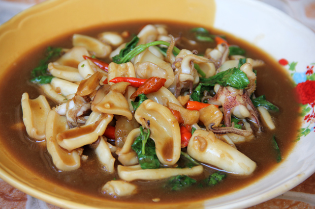 Food Photo: Thai Stir Fried Squid with Basil