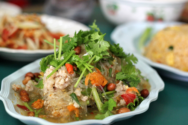 mungbean noodle salad (yam woon sen ยำวุ้นเส้น)