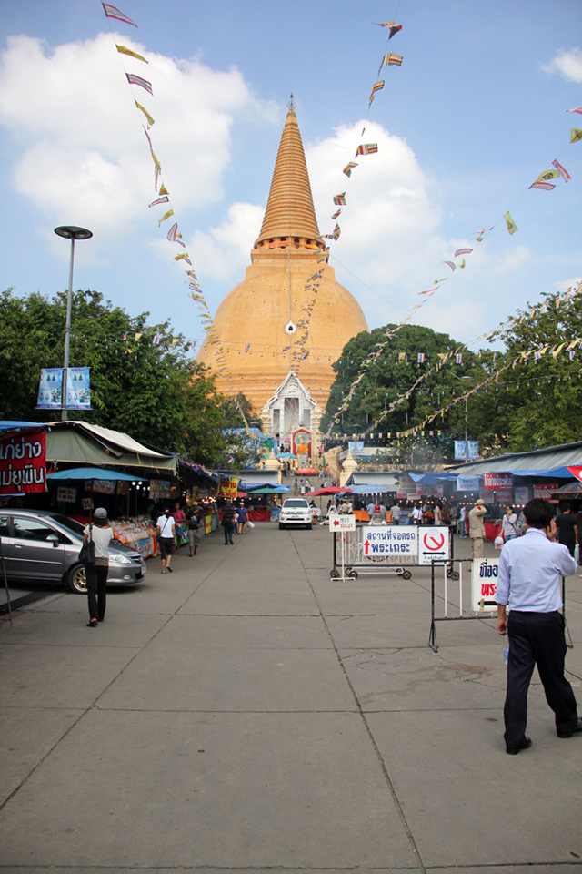 Nakhon Pathom Temple Festival at Wat Phra Pathom Chedi