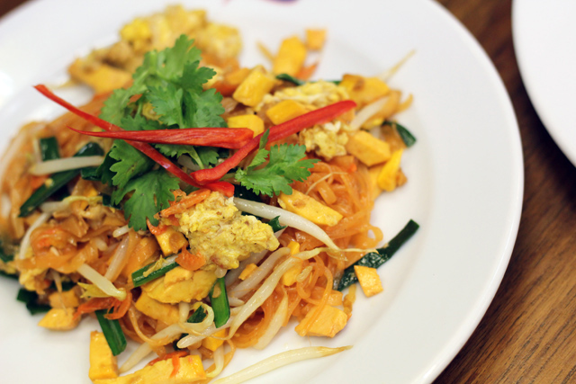 Pad Thai Thip Samai or Pad Thai Pratu Pee (ผัดไทยทิพย์สมัย (ผัดไทยประตูผี))