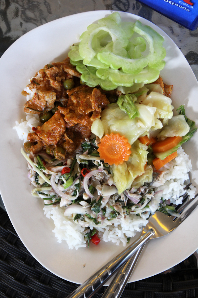 My plate of rice and khao gaeng