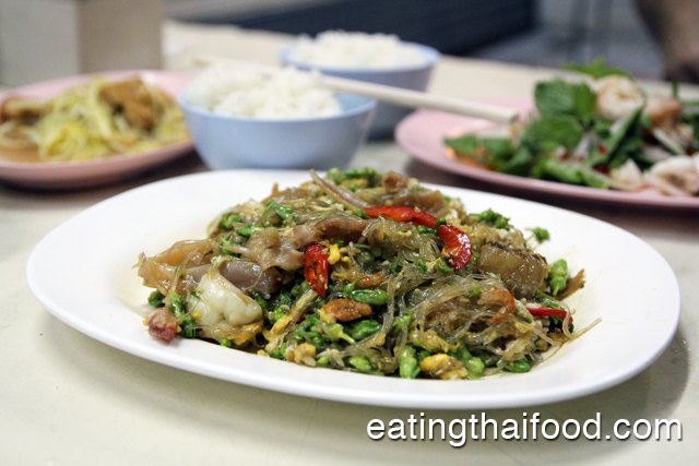 dok kajon pad kai ดอกขจรนผัดไข่