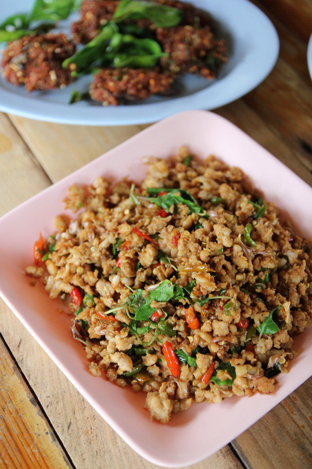 pad kra pao gai (กระเพราไก่)