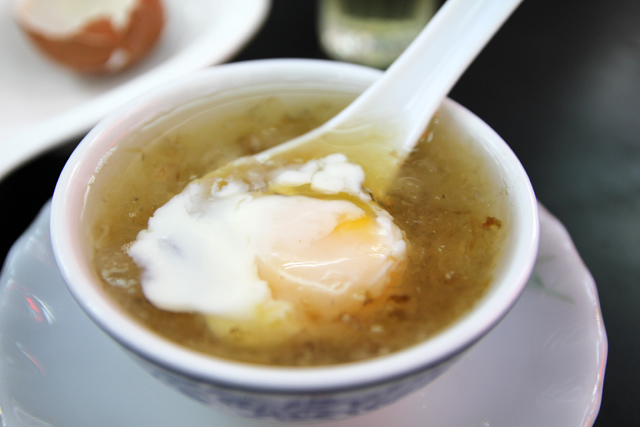 Bird's nest soup (รังนก)