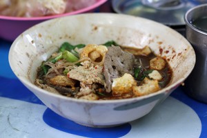 Boat noodles at Doy Kuay Teow Reua (ต้อยก๋วยเตี๋ยวเรือ)