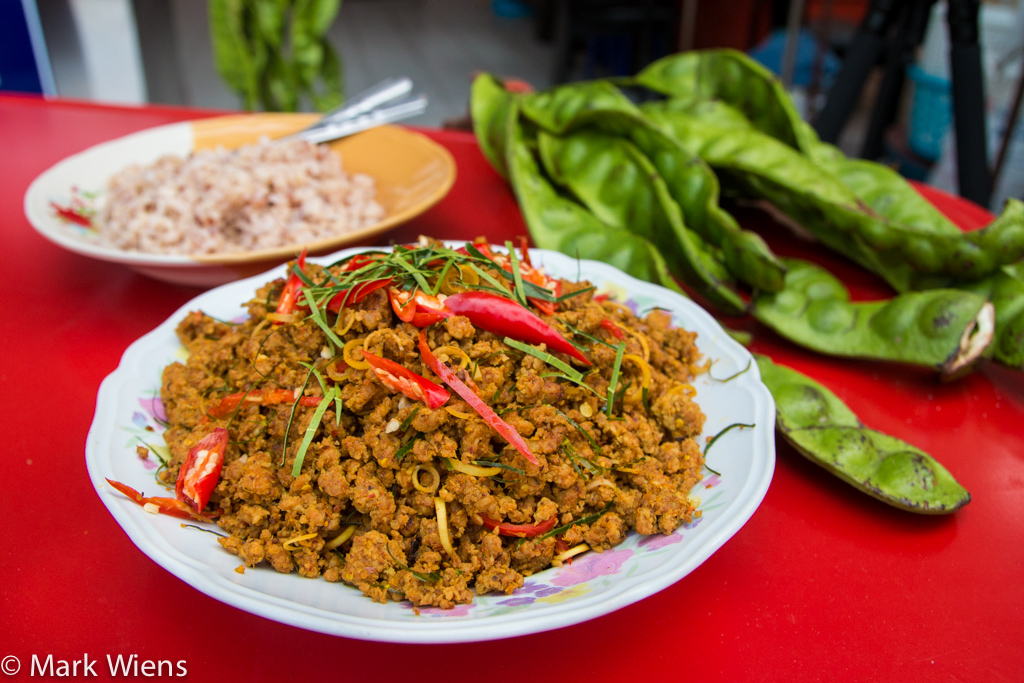 Khua Kling Gai (Southern Thai Dry Curry With Minced Chicken) Recipe