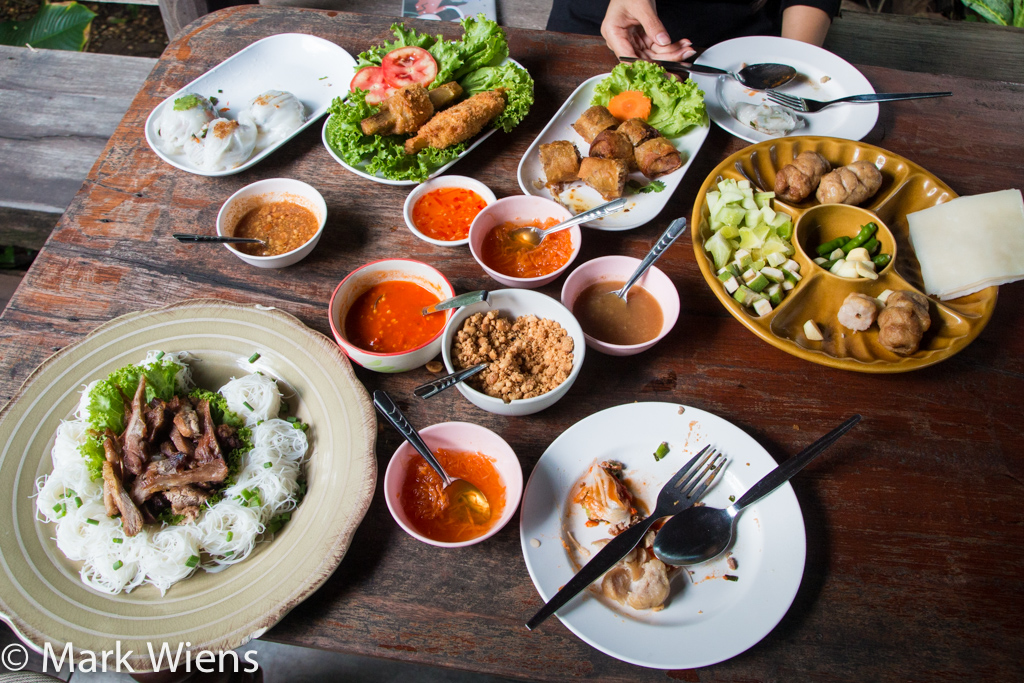 Vietnamese Food in Khon Kaen at Nam Nuong Lablae (แหนมเนืองลับแล)