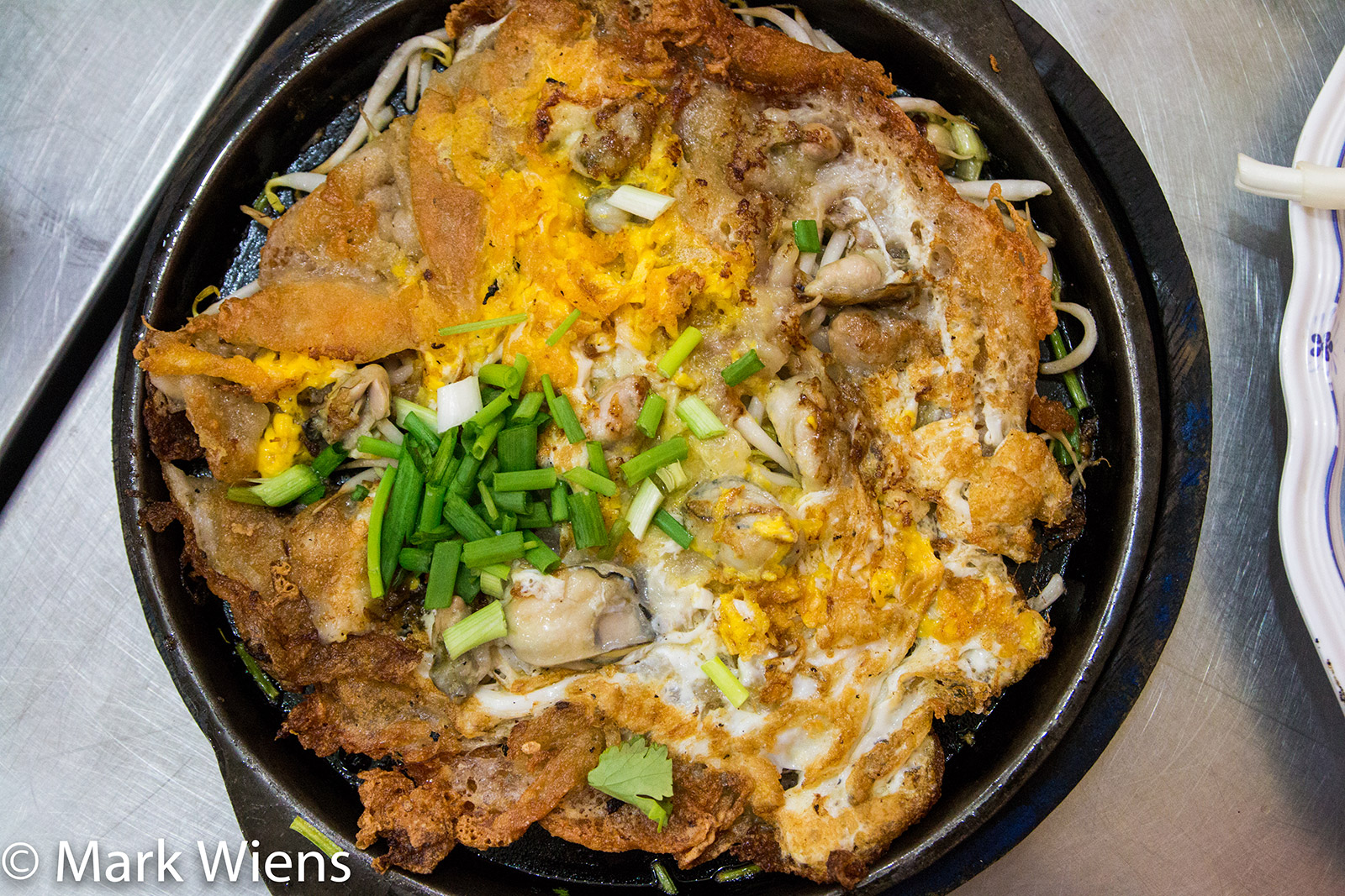 Thai sizzling fried oyster omelet