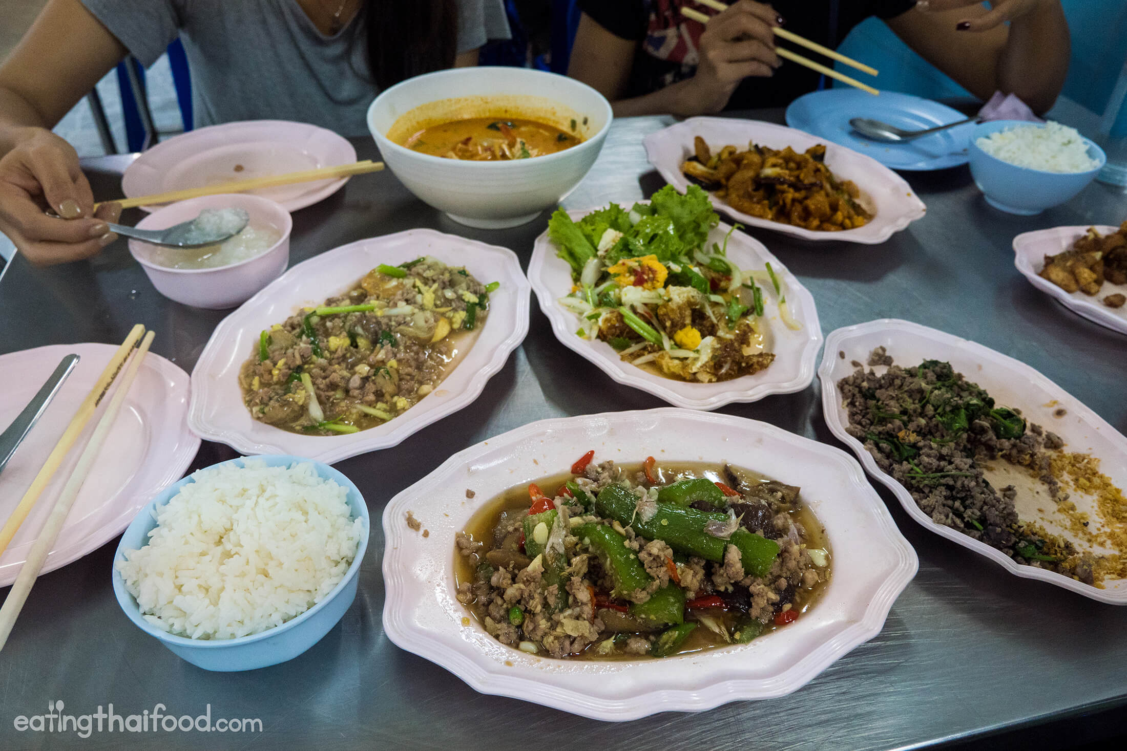 Stir Fried Thai Food at Yot Khao Tom (ร้านยศข้าวต้ม)