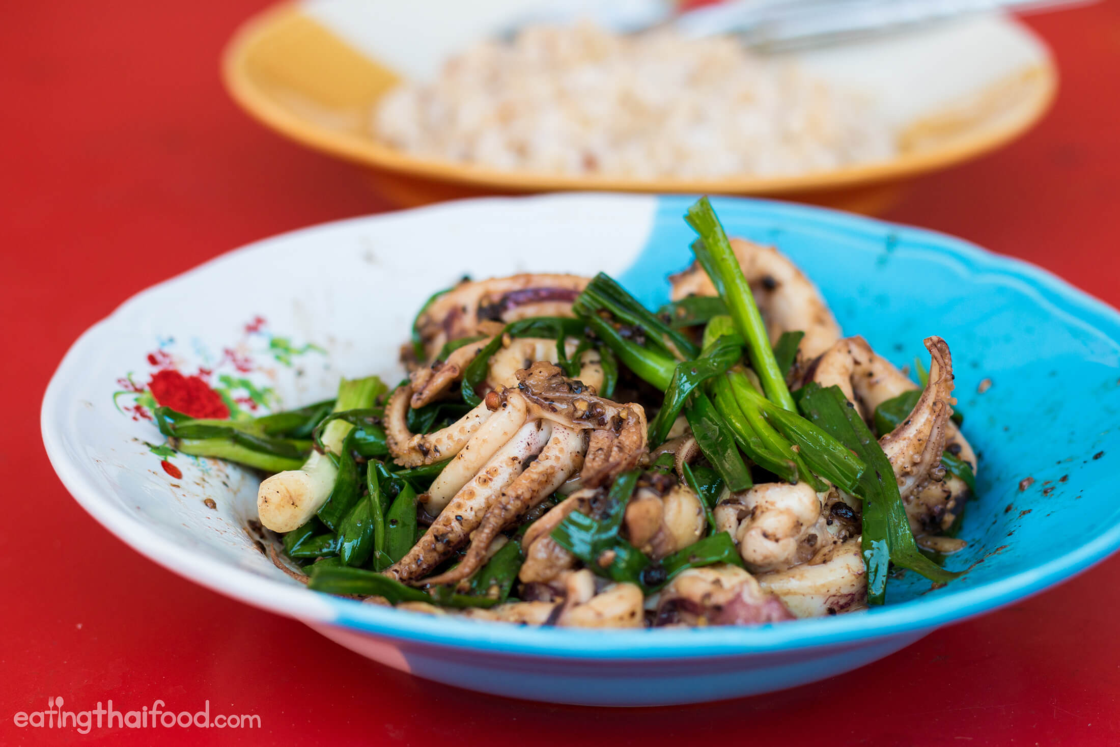 Squid with Shrimp Paste and Black Pepper Recipe (หมึกกะปิพริกไทยดำ)