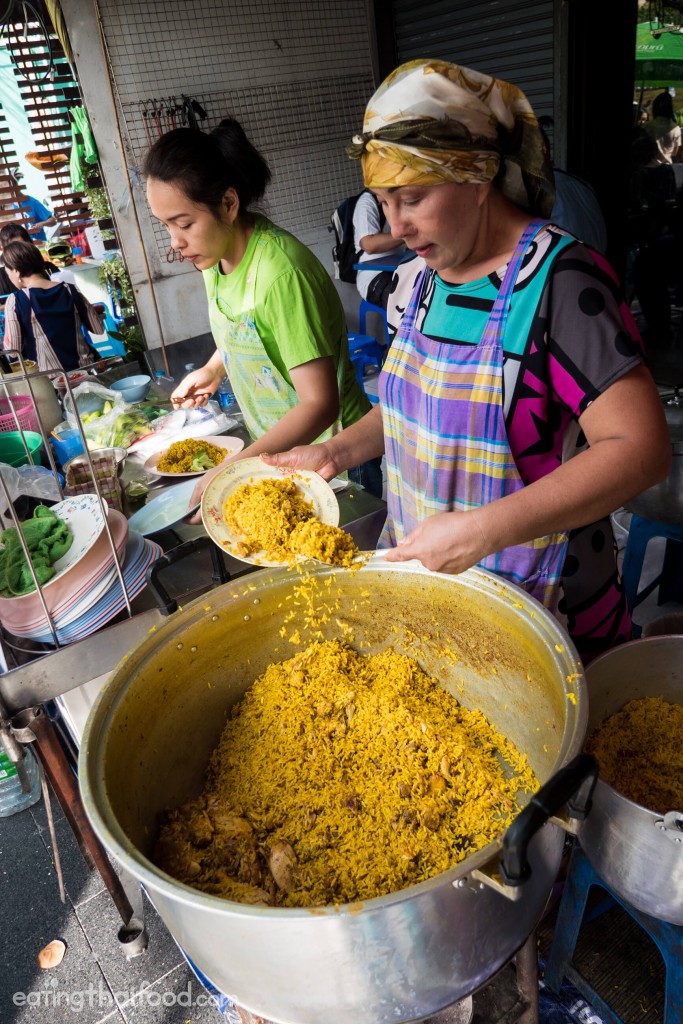 Khao Mok Gai De (ข้าวหมกไก่ เด๊ะ)