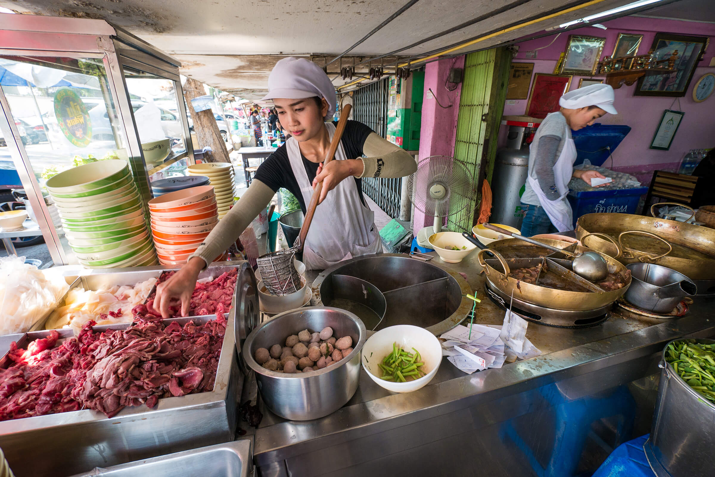 Thai Braised Beef Paradise in Bangkok! (ร้านเนื้อตุ๋นท่าน้ำสาธุประดิษฐ์)