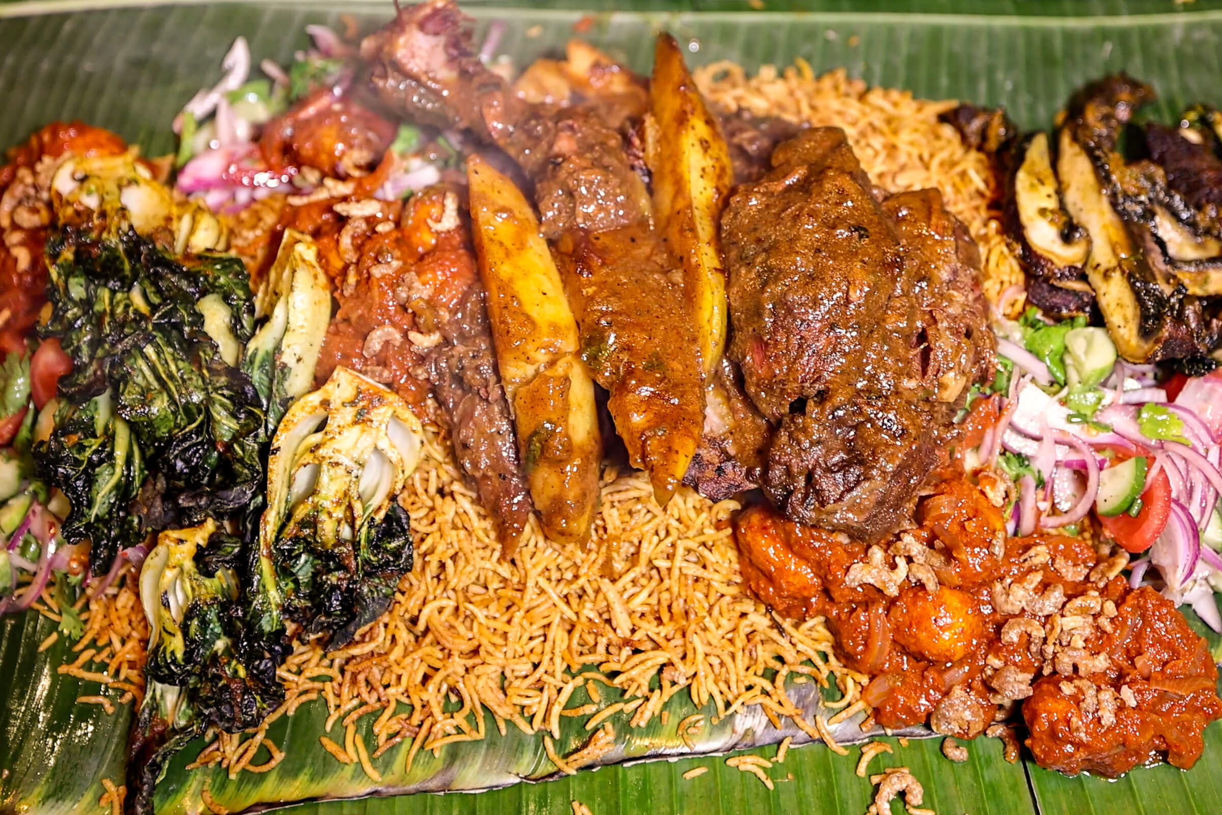 Aromkwan Bangkok – Extreme Malaysian Food! (Smoked Curry + Biryani Mountain)