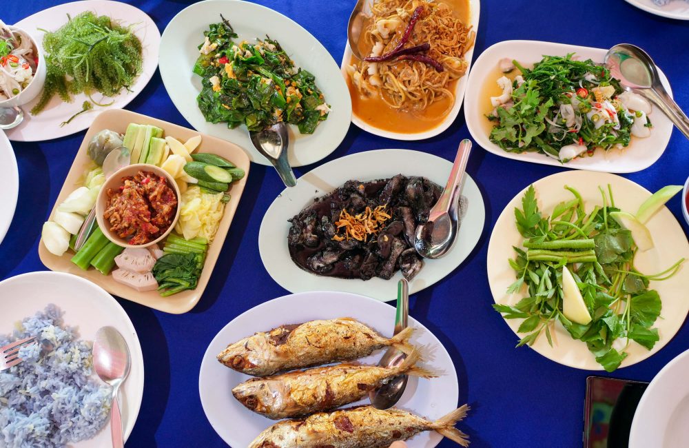 Mor Mu Dong Restaurant – #1 Food You Must Eat in Phuket, Thailand!